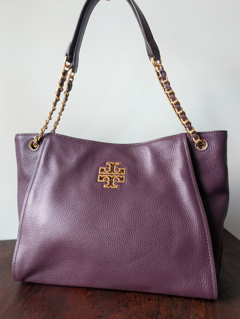 NWOT Tory Burch Britten Small Slouchy Tote Plum Pebbled Leather Gold Chain